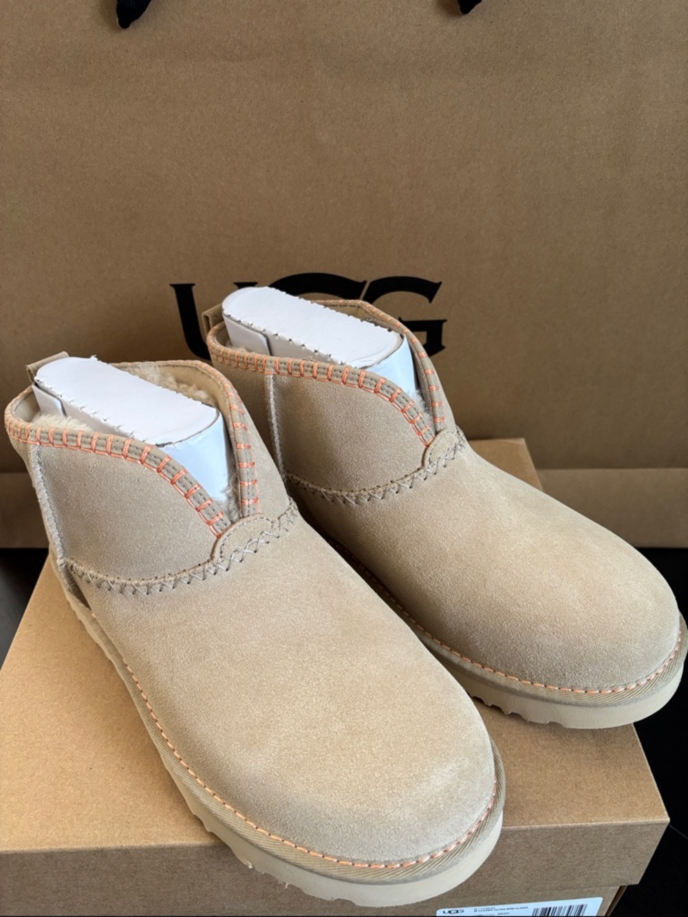 UGG CLASSIC ULTRA MINI ELARIA IN MUSTARD SEED SZ 7,8,9 NEW IN BOX - Picture 2 of 10